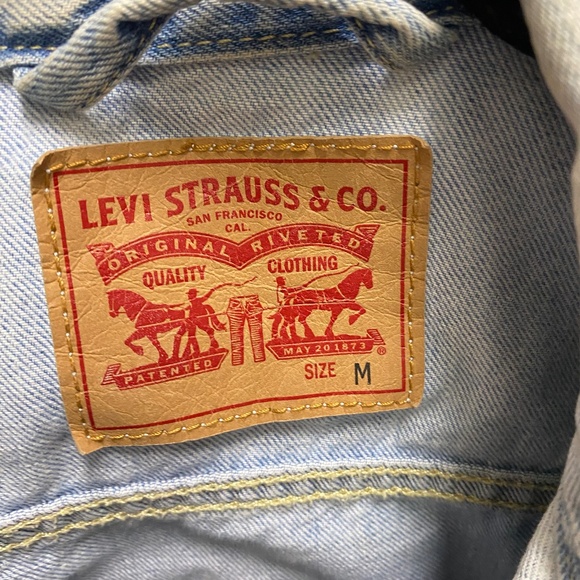Levi's  Light Blue Demin Embroidered Jean Jacket Size M - Picture 2 of 5